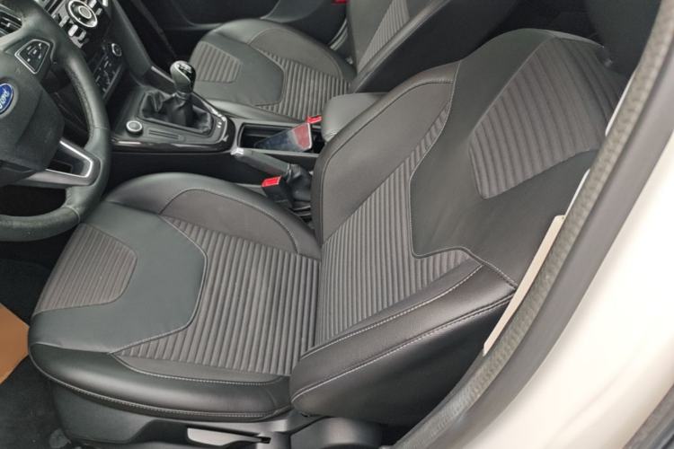 Used Ford Focus 2017 Hatchback EcoBoost 125 Manual – Ultra-Performance Style SmartDrive Edition Left Front Seat