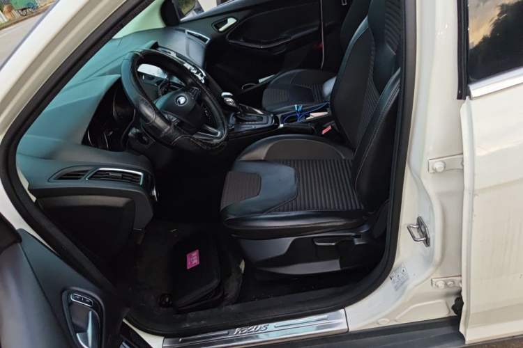 Used Ford Focus 2017 Hatchback 1.6L Automatic Fashion Edition Smart Drive Version Left Front Seat