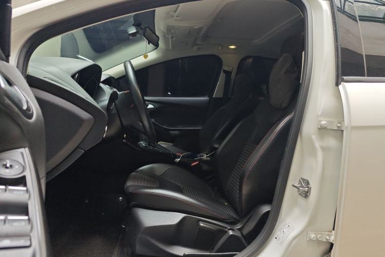 Used Ford Focus 2017 1.5T CTCC White and Black Limited Edition Left Front Seat