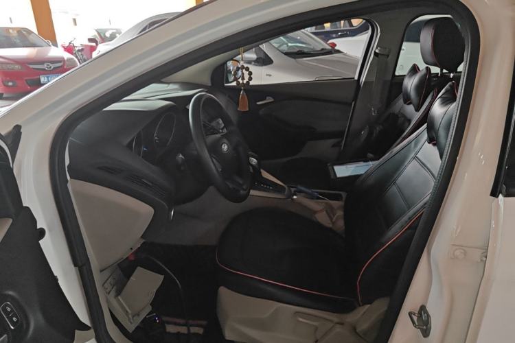 Used Ford Focus 2017 Sedan 1.6L Automatic Comfort Plus SmartDrive Edition Left Front Seat