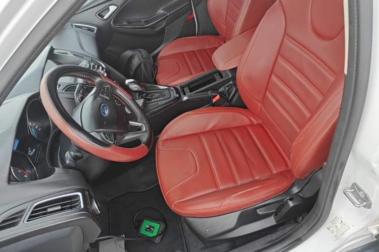 Used Ford Focus 2017 Hatchback 1.6L Automatic Fashion Edition Smart Drive Version Left Front Seat