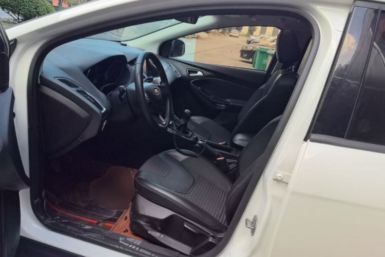 Used Ford Focus 2017 Sedan 1.6L Manual Fashion Edition Smart Drive Version Left Front Seat