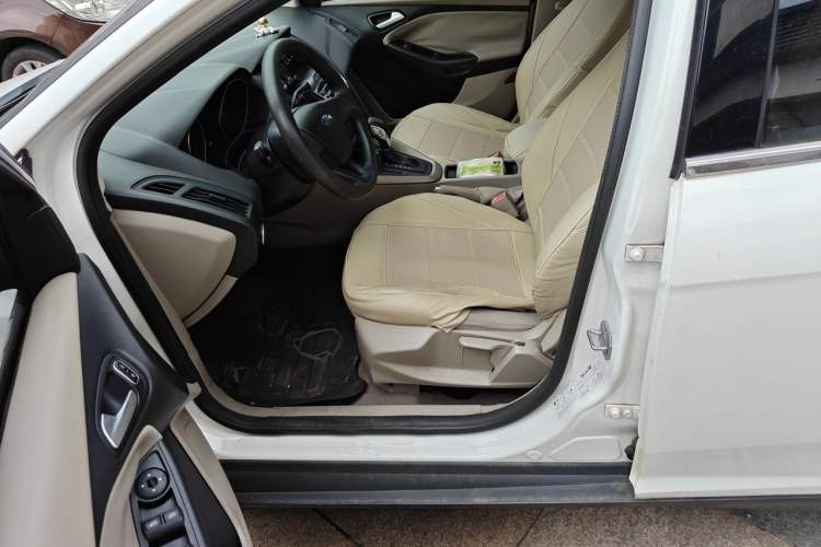 Used Ford Focus 2017 Sedan 1.6L Automatic Comfort Plus SmartDrive Edition Left Front Seat