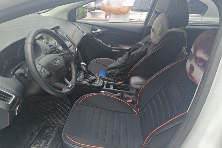 Used Ford Focus 2017 1.5T CTCC White and Black Limited Edition Left Front Seat