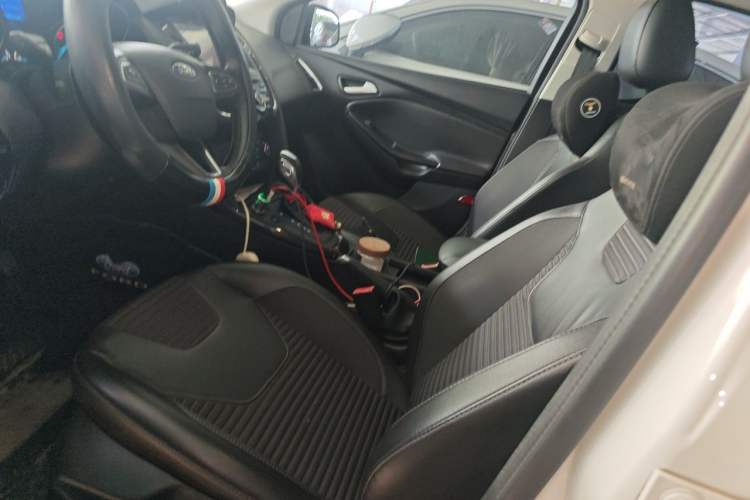 Used Ford Focus 2017 Sedan EcoBoost 125 Automatic Supreme Style SmartDrive Edition Left Front Seat