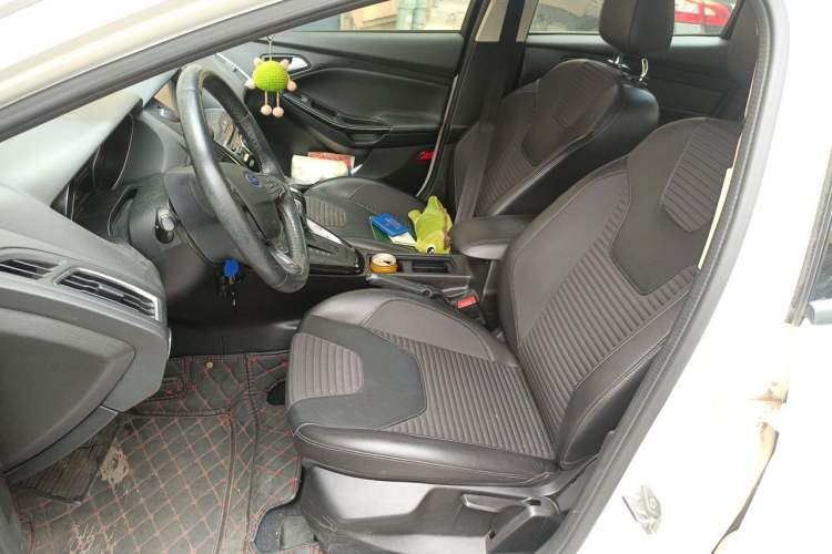 Used Ford Focus 2017 Sedan EcoBoost 125 Automatic Supreme Style SmartDrive Edition Left Front Seat