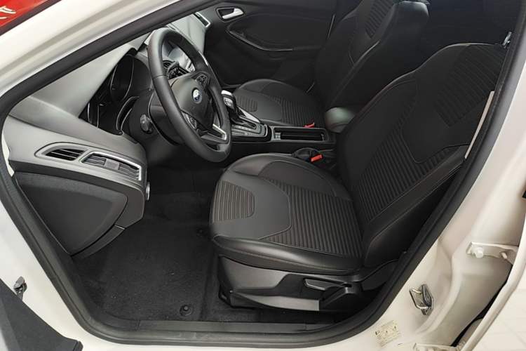 Used Ford Focus 2017 Hatchback 1.6L Automatic Fashion Edition Smart Drive Version Left Front Seat