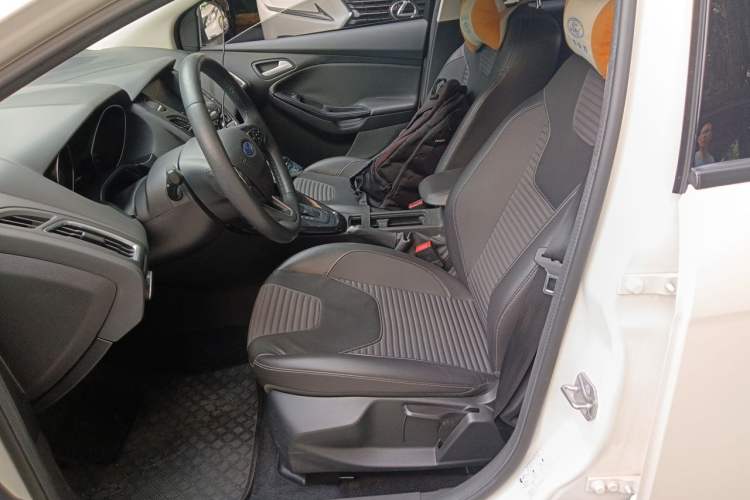 Used Ford Focus 2017 Sedan EcoBoost 125 Automatic Supreme Style SmartDrive Edition Left Front Seat