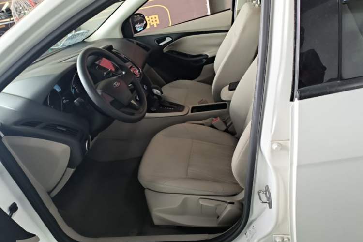 Used Ford Focus 2017 Sedan 1.6L Automatic Comfort Plus SmartDrive Edition Left Front Seat
