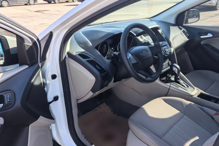 Used Ford Focus 2017 Sedan 1.6L Automatic Comfort Plus SmartDrive Edition Left Front Seat