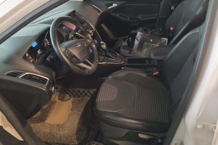 Used Ford Focus 2017 Sedan EcoBoost 125 Automatic Supreme Style SmartDrive Edition Left Front Seat