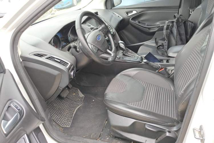 Used Ford Focus 2017 Sedan EcoBoost 125 Automatic Supreme Style SmartDrive Edition Left Front Seat