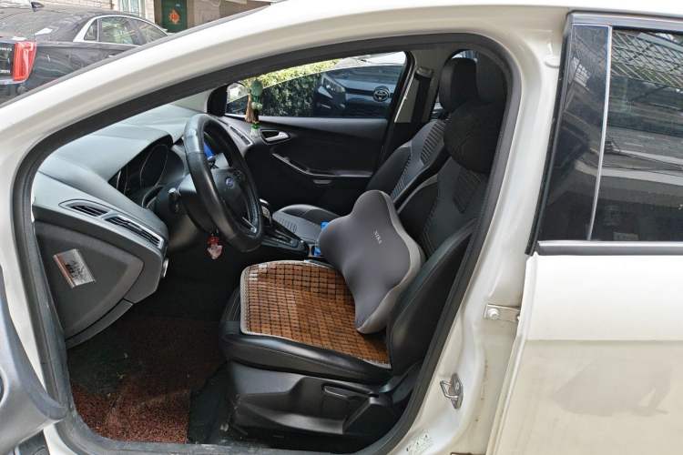 Used Ford Focus 2017 Hatchback 1.6L Automatic Fashion Edition Smart Drive Version Left Front Seat