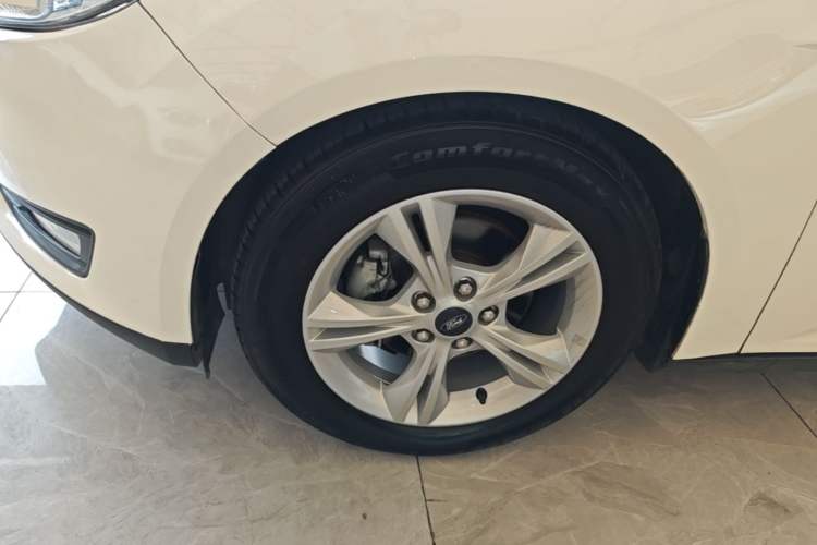Used Ford Focus 2017 Sedan 1.6L Automatic Comfort Plus SmartDrive Edition Left Front Wheel Hub