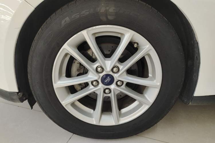 Used Ford Focus 2017 Hatchback EcoBoost 125 Automatic - Ultra-Powerful Style Edition with Smart Drive Features Left Front Wheel Hub
