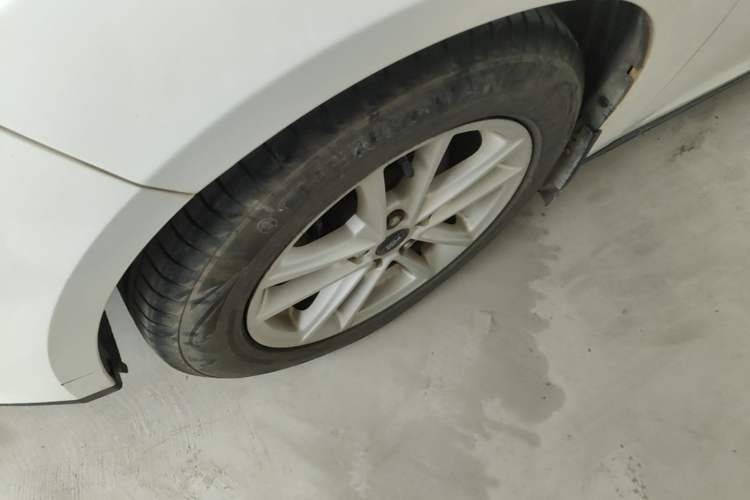 Used Ford Focus 2017 Sedan 1.6L Automatic Fashion Edition Smart Drive Version Left Front Wheel Hub