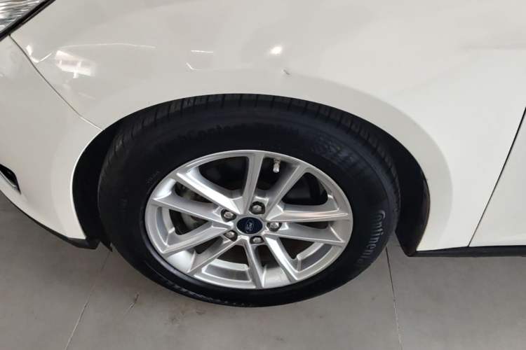 Used Ford Focus 2017 Hatchback EcoBoost 125 Automatic - Ultra-Powerful Style Edition with Smart Drive Features Left Front Wheel Hub
