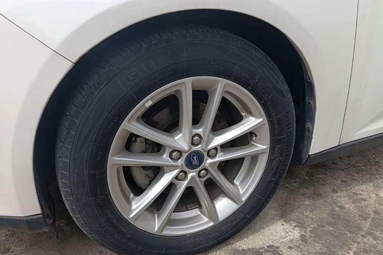 Used Ford Focus 2017 Hatchback EcoBoost 180 Automatic Elite Model Left Front Wheel Hub
