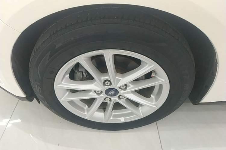 Used Ford Focus 2017 Hatchback 1.6L Automatic Fashion Edition Smart Drive Version Left Front Wheel Hub