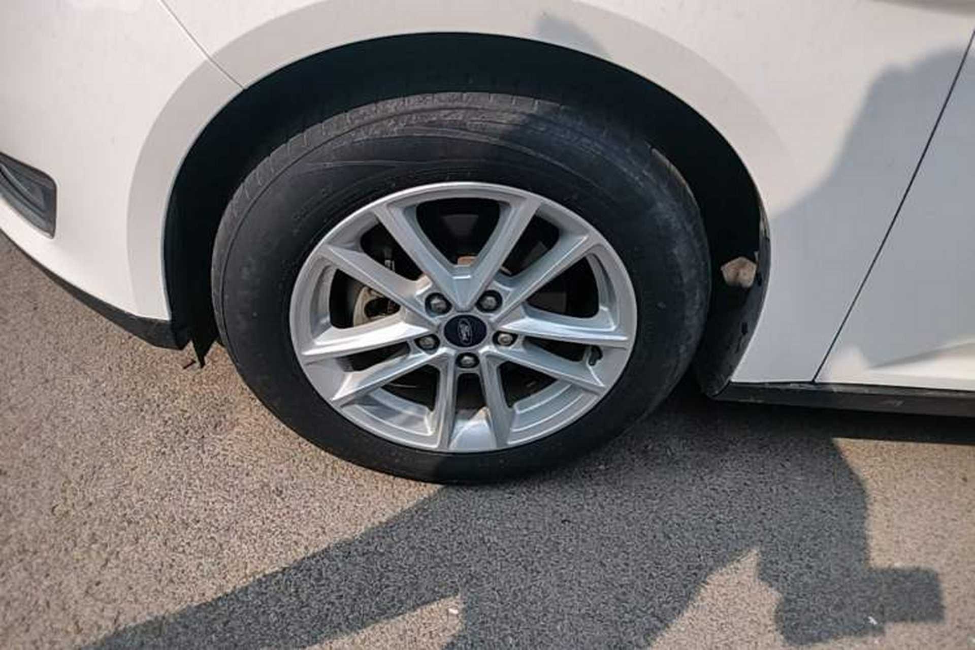 Used Ford Focus 2017 Hatchback 1.6L Automatic Fashion Edition Smart Drive Version Left Front Wheel Hub
