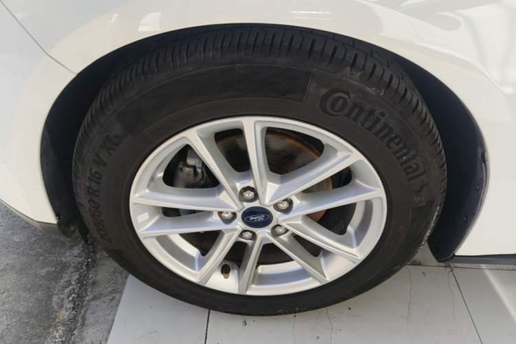 Used Ford Focus 2017 Sedan EcoBoost 125 Automatic Supreme Style SmartDrive Edition Left Front Wheel Hub