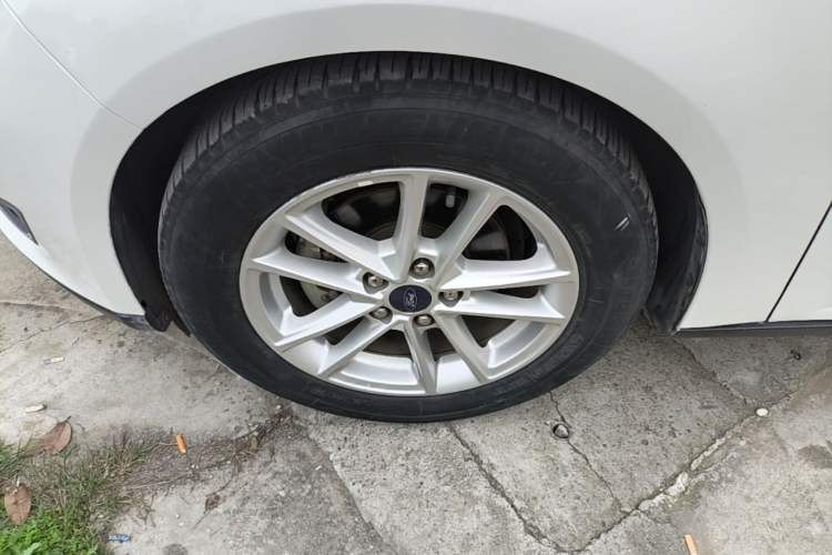 Used Ford Focus 2017 Hatchback 1.6L Automatic Fashion Edition Smart Drive Version Left Front Wheel Hub