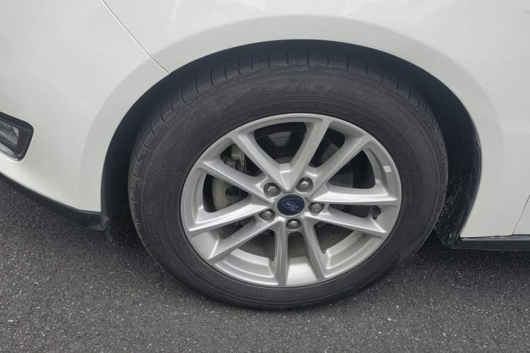 Used Ford Focus 2017 Sedan 1.6L Automatic Fashion Edition Smart Drive Version Left Front Wheel Hub