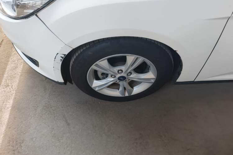 Used Ford Focus 2017 Sedan 1.6L Automatic Comfort Plus SmartDrive Edition Left Front Wheel Hub