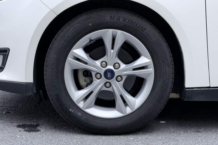Used Ford Focus 2017 Sedan 1.6L Manual Comfort Plus SmartDrive Edition Left Front Wheel Hub