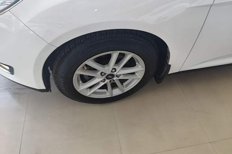 Used Ford Focus 2017 Sedan 1.6L Automatic Fashion Edition Smart Drive Version Left Front Wheel Hub