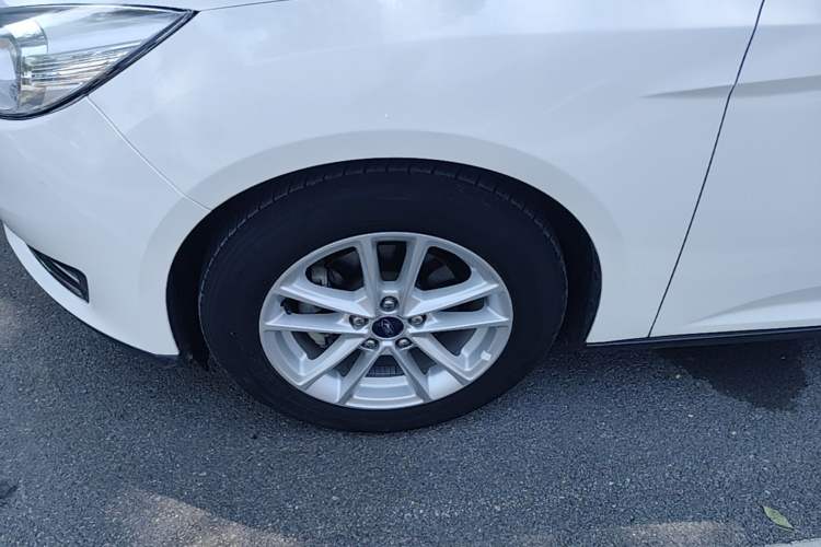 Used Ford Focus 2017 Sedan EcoBoost 180 Automatic Elite Model Left Front Wheel Hub
