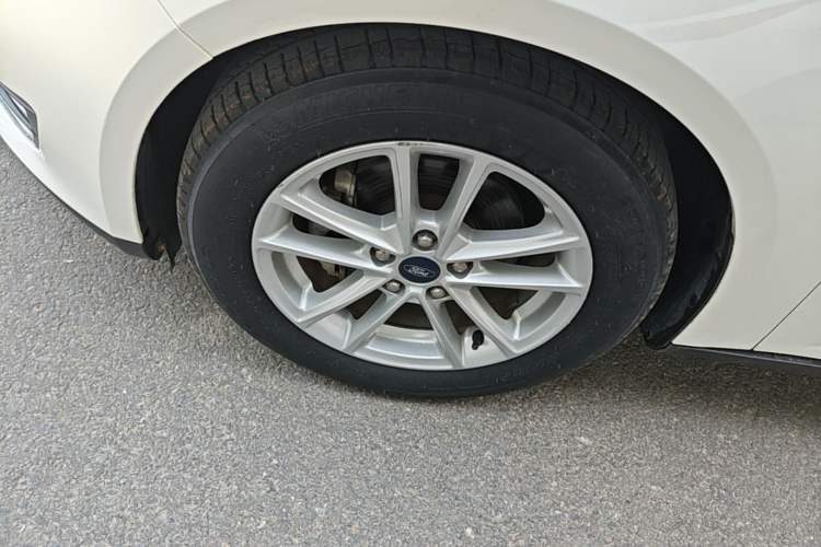 Used Ford Focus 2017 Hatchback 1.6L Automatic Fashion Edition Smart Drive Version Left Front Wheel Hub