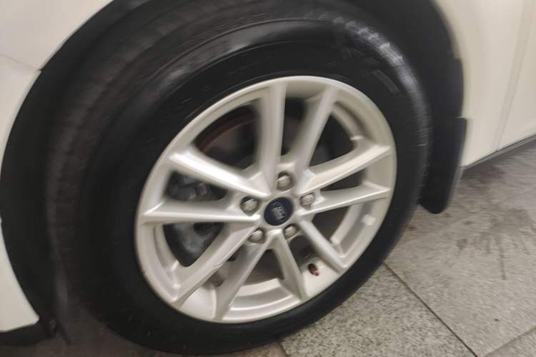 Used Ford Focus 2017 Sedan 1.6L Automatic Fashion Edition Smart Drive Version Left Front Wheel Hub