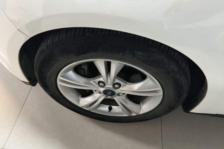 Used Ford Focus 2017 Sedan 1.6L Automatic Comfort Plus SmartDrive Edition Left Front Wheel Hub