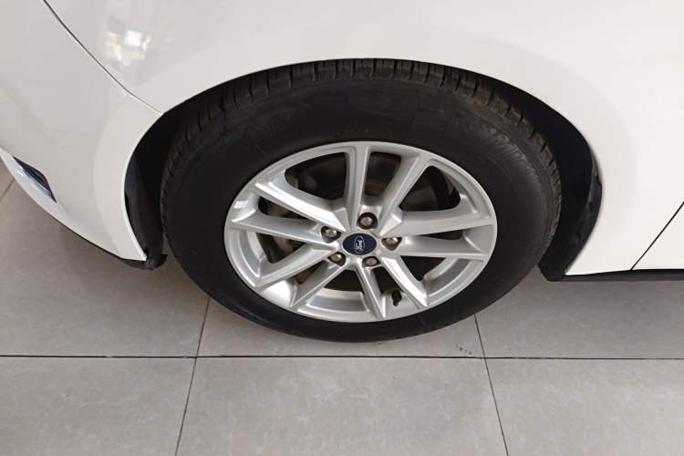 Used Ford Focus 2017 Hatchback EcoBoost 125 Automatic - Ultra-Powerful Style Edition with Smart Drive Features Left Front Wheel Hub