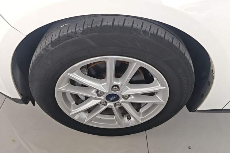 Used Ford Focus 2017 Hatchback 1.6L Automatic Fashion Edition Smart Drive Version Left Front Wheel Hub