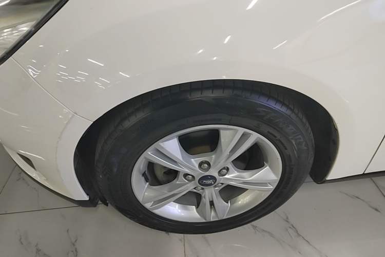 Used Ford Focus 2017 Sedan 1.6L Automatic Comfort Plus SmartDrive Edition Left Front Wheel Hub
