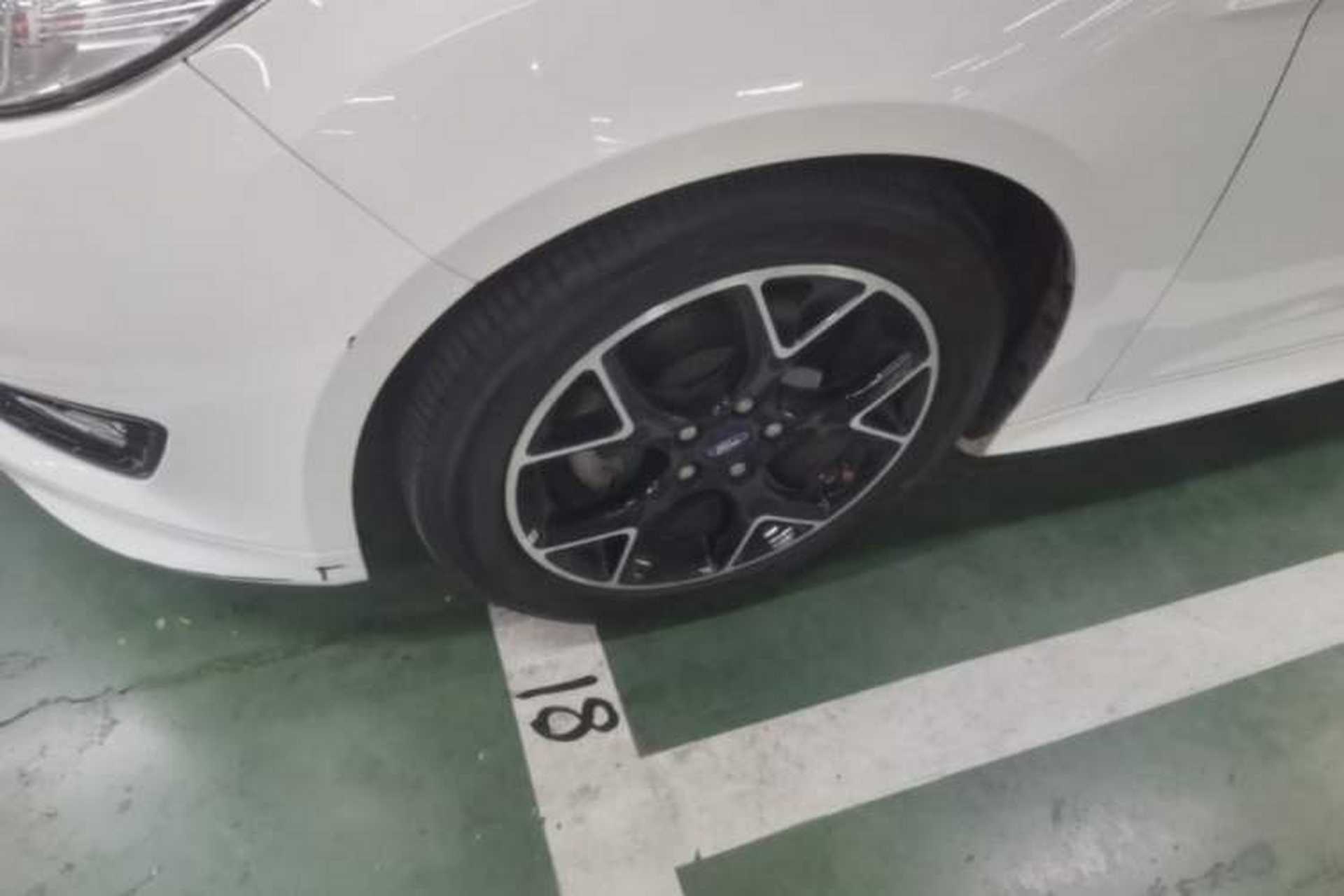 Used Ford Focus 2017 1.5T CTCC White and Black Limited Edition Left Front Wheel Hub
