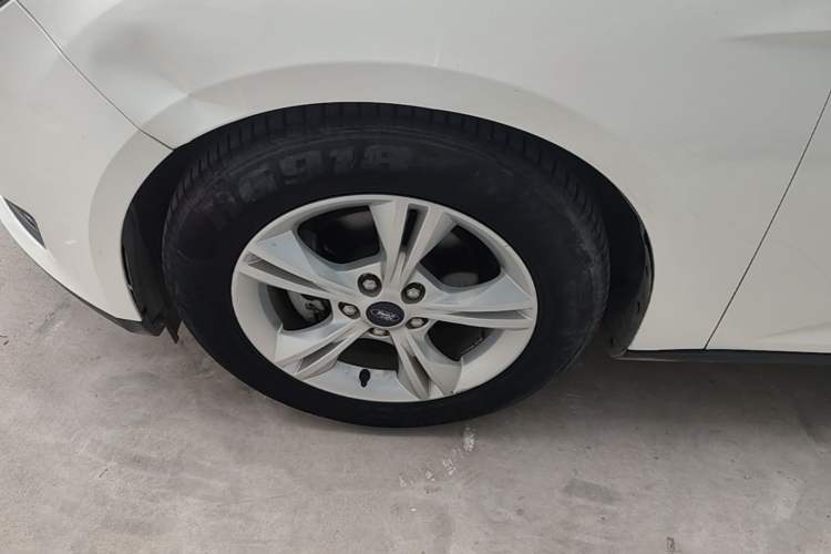 Used Ford Focus 2017 Hatchback 1.6L Automatic Comfort Plus SmartDrive Edition Left Front Wheel Hub