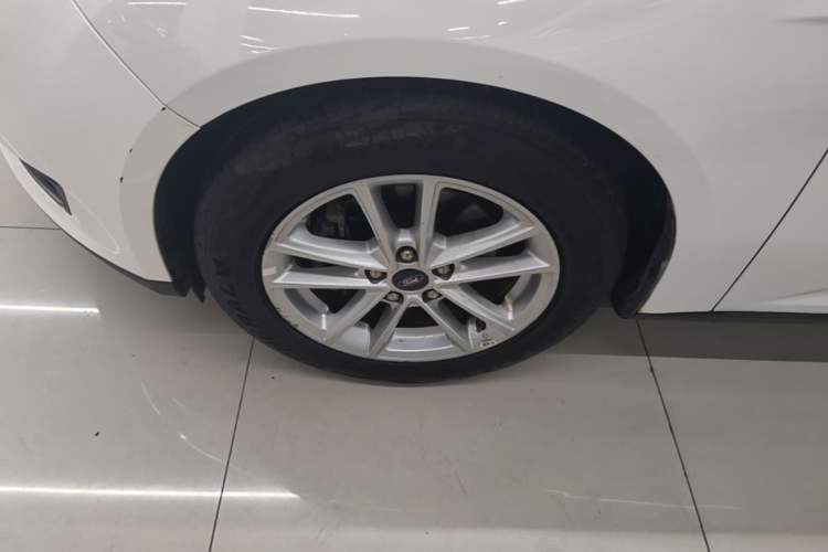 Used Ford Focus 2017 Sedan 1.6L Automatic Fashion Edition Smart Drive Version Left Front Wheel Hub