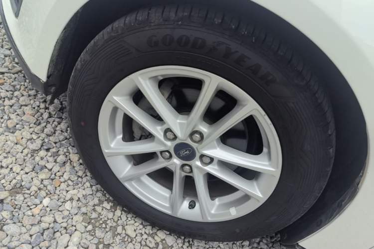 Used Ford Focus 2017 Sedan 1.6L Automatic Fashion Edition Smart Drive Version Left Front Wheel Hub