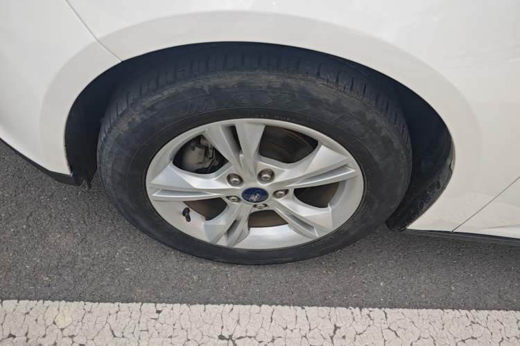 Used Ford Focus 2017 Hatchback 1.6L Manual Comfort Plus SmartDrive Edition Left Front Wheel Hub