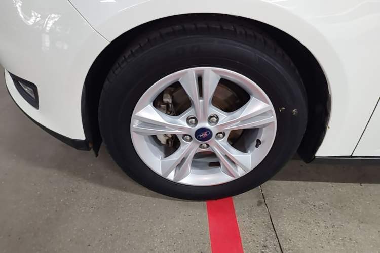 Used Ford Focus 2017 Hatchback 1.6L Automatic Comfort Plus SmartDrive Edition Left Front Wheel Hub
