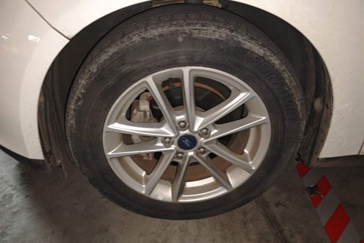 Used Ford Focus 2017 Sedan EcoBoost 180 Automatic Elite Model Left Front Wheel Hub