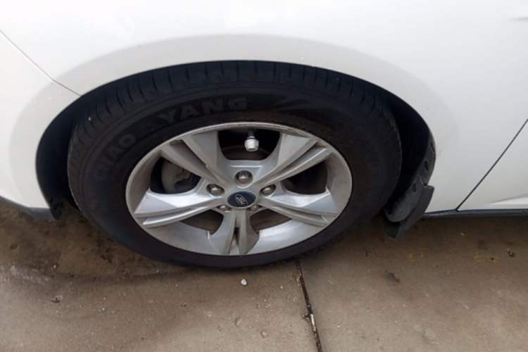 Used Ford Focus 2017 Sedan 1.6L Automatic Comfort Plus SmartDrive Edition Left Front Wheel Hub