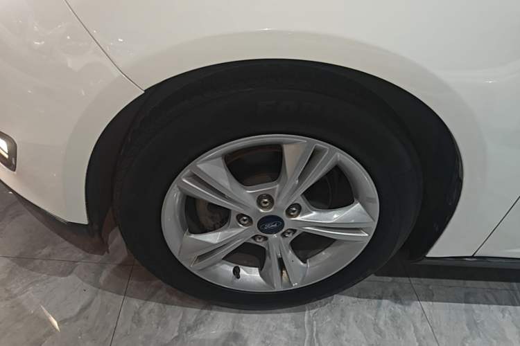 Used Ford Focus 2017 Hatchback 1.6L Automatic Comfort Plus SmartDrive Edition Left Front Wheel Hub
