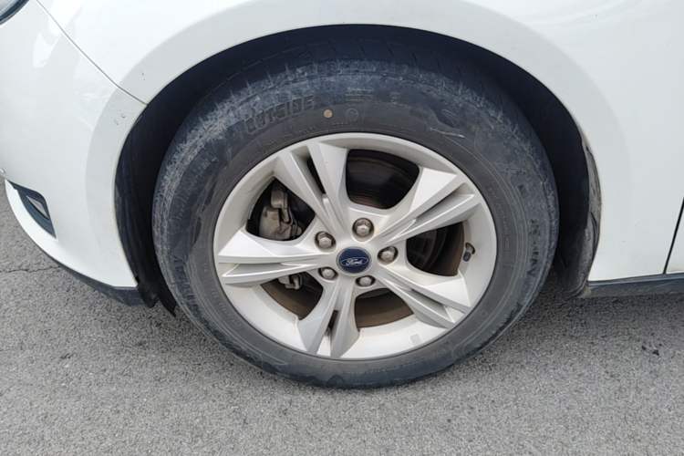 Used Ford Focus 2017 Sedan 1.6L Automatic Comfort Plus SmartDrive Edition Left Front Wheel Hub