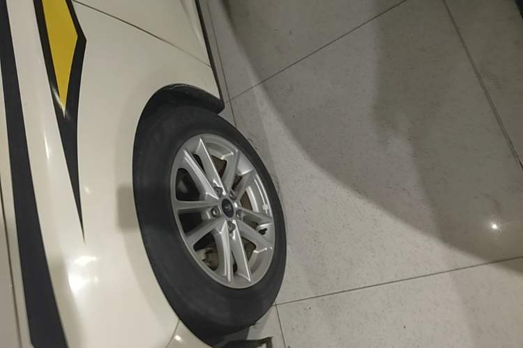 Used Ford Focus 2017 Hatchback EcoBoost 180 Automatic Elite Model Left Front Wheel Hub