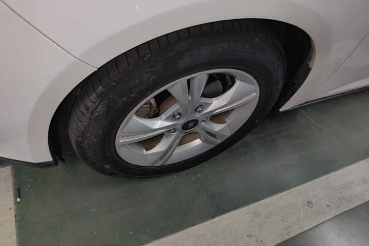 Used Ford Focus 2017 Sedan 1.6L Manual Comfort Plus SmartDrive Edition Left Front Wheel Hub