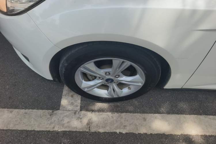 Used Ford Focus 2017 Sedan 1.6L Automatic Comfort Plus SmartDrive Edition Left Front Wheel Hub